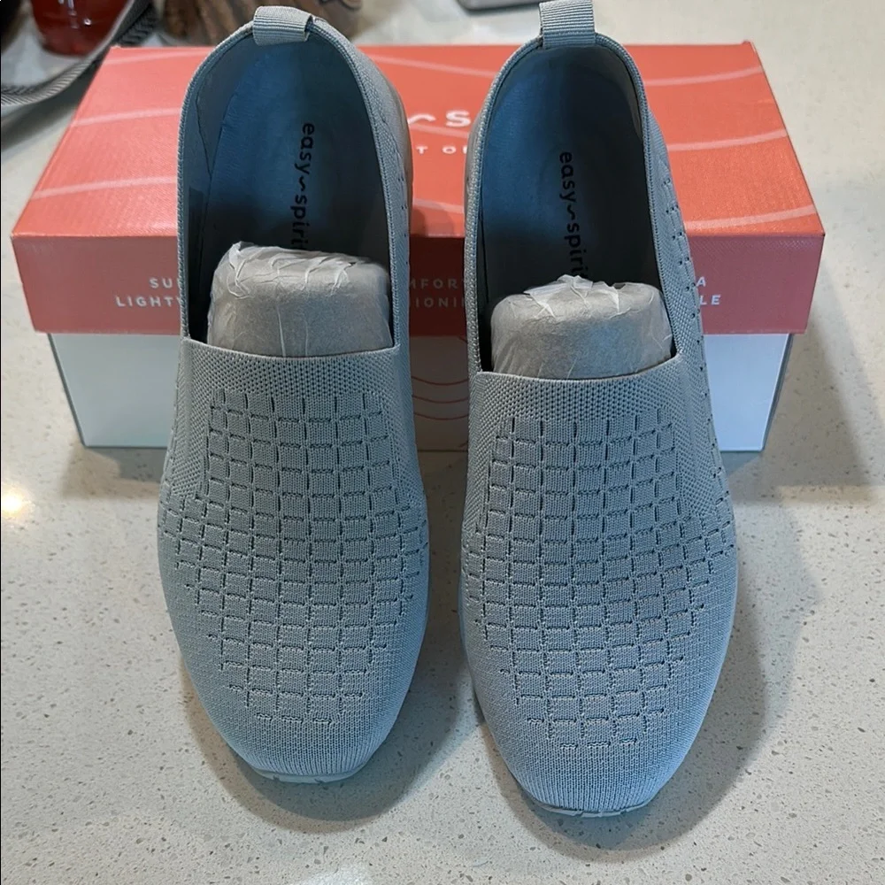 NWT- EASY SPIRIT 7.5 W Gray Slip-On Sneakers .